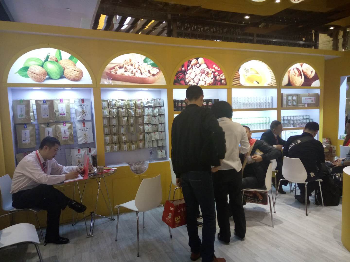 一果食品亮相第98届成都糖酒会，绽放独特风采