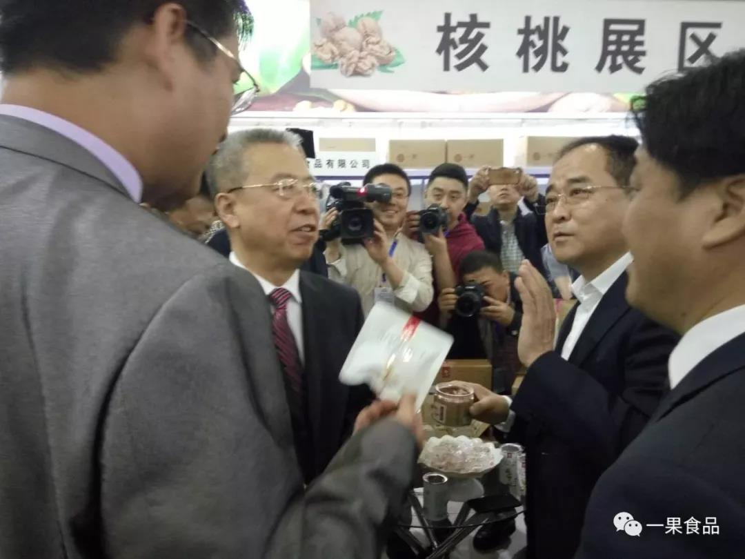 1524471958118505.jpg 一果参加首届吕梁名特优功能食品展销会 助推本地功能农业发展